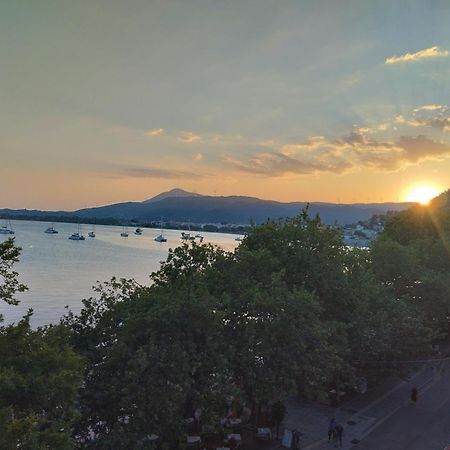 Πέτρινο Στη Θάλασσα Lejlighed Nafpaktos Eksteriør billede