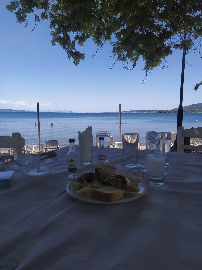 Πέτρινο Στη Θάλασσα Lejlighed Nafpaktos Eksteriør billede
