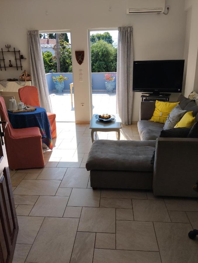 Πέτρινο Στη Θάλασσα Lejlighed Nafpaktos Eksteriør billede