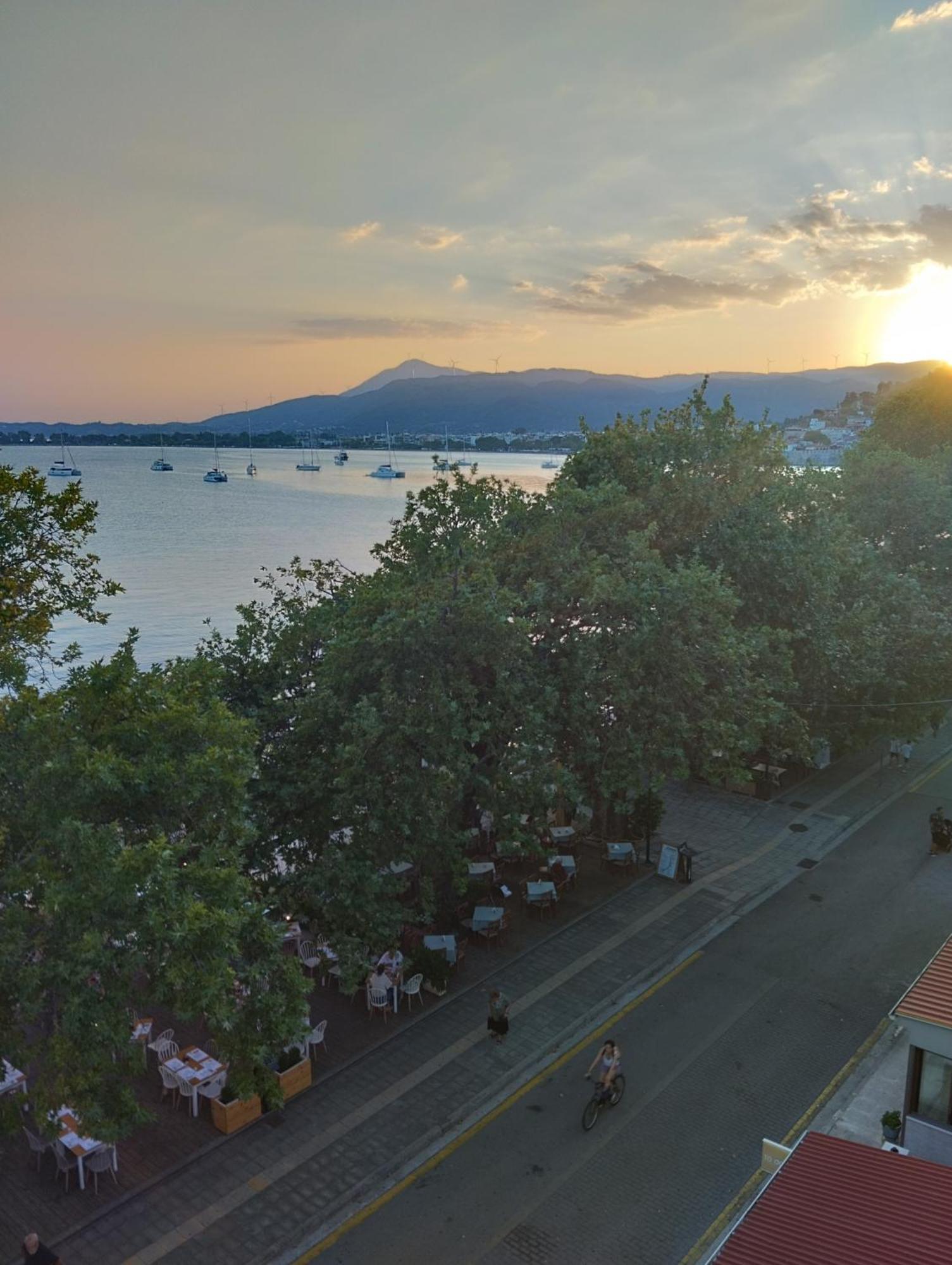 Πέτρινο Στη Θάλασσα Lejlighed Nafpaktos Værelse billede